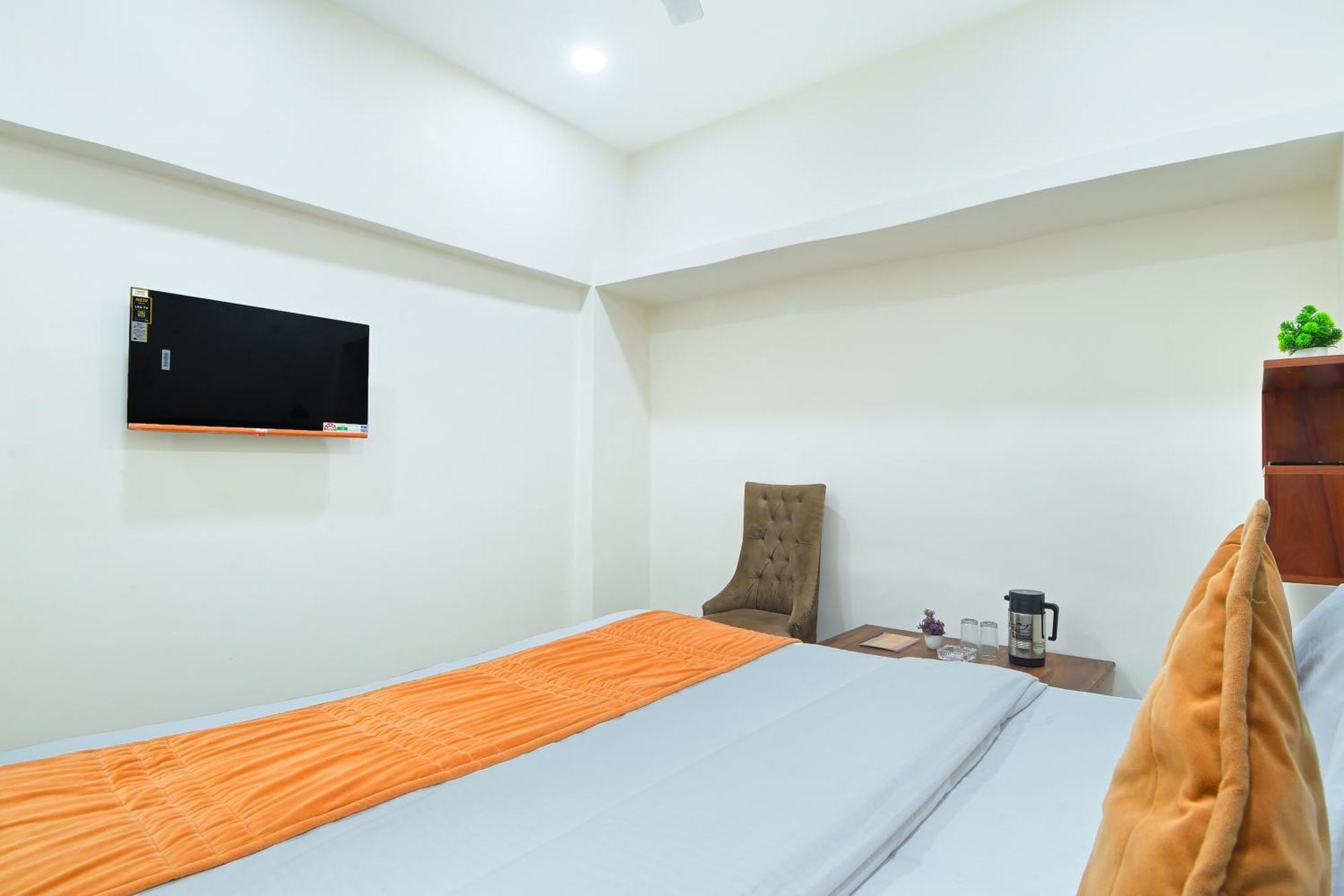 Chowdhry Tourist Lodge - New Delhi Railway Station - 2 Minutes Walk Exteriör bild